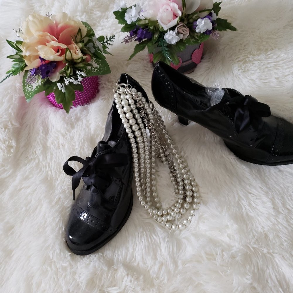 SUPER SALE ** NWOT ** BLACK CLASSY OXFORD HEEL SHOES